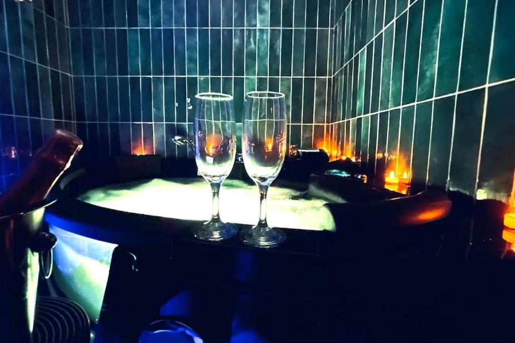 Love Room L' Orientale / Jacuzzi / Sauna Chateau-Landon ภายนอก รูปภาพ